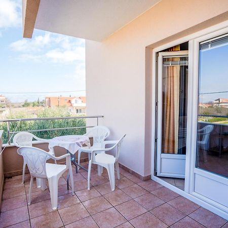 פריבלאקה Apartments Valentin מראה חיצוני תמונה