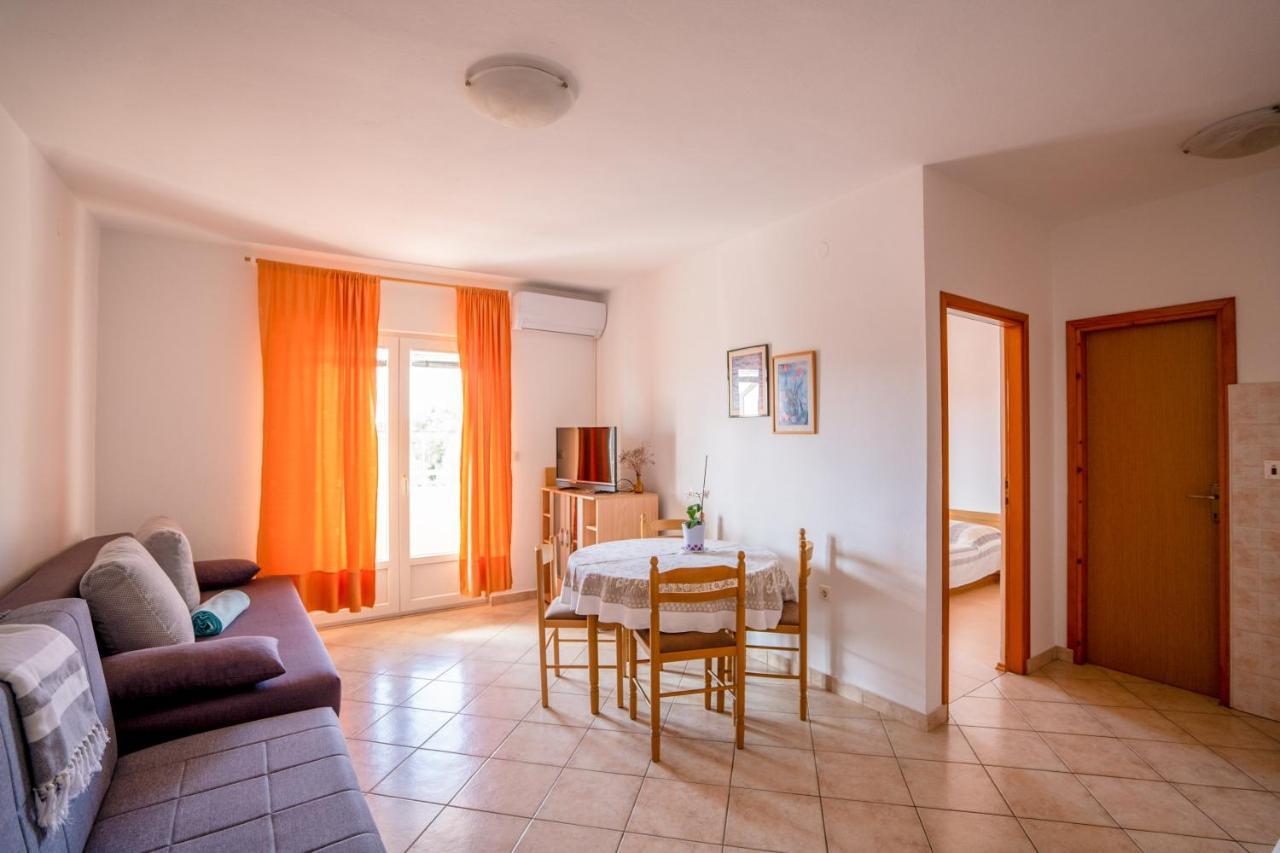 פריבלאקה Apartments Valentin מראה חיצוני תמונה
