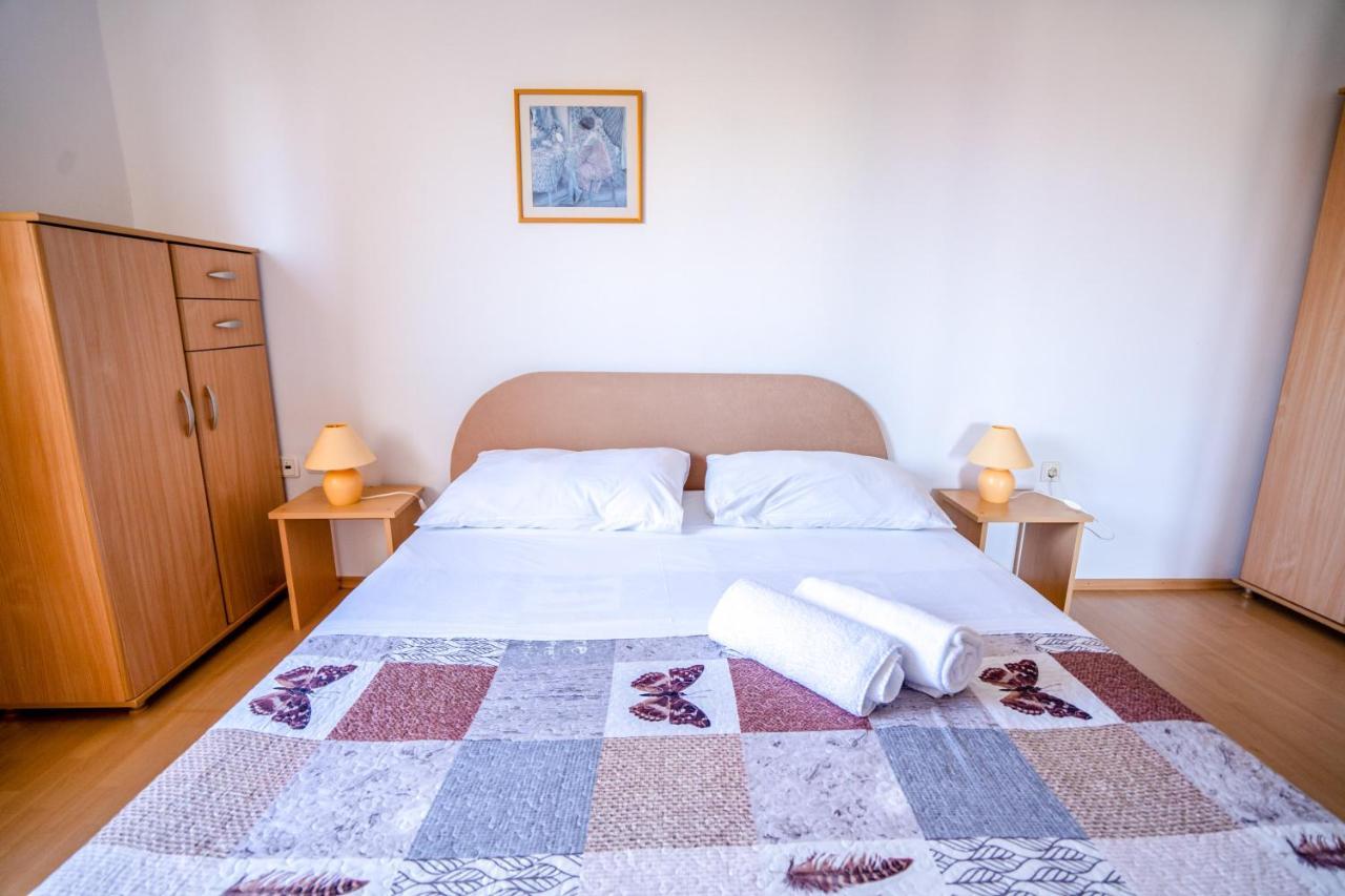 פריבלאקה Apartments Valentin מראה חיצוני תמונה