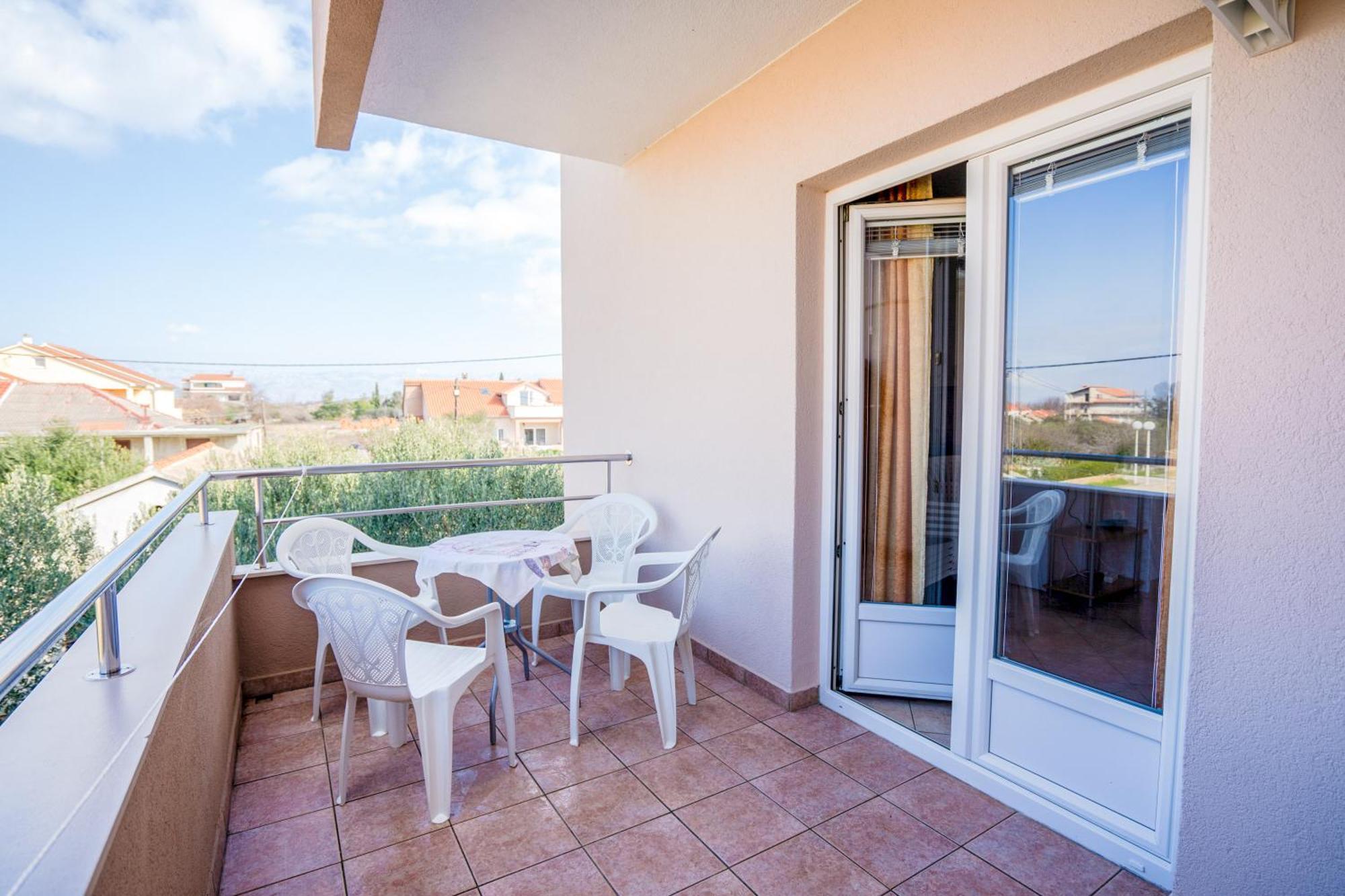 פריבלאקה Apartments Valentin מראה חיצוני תמונה