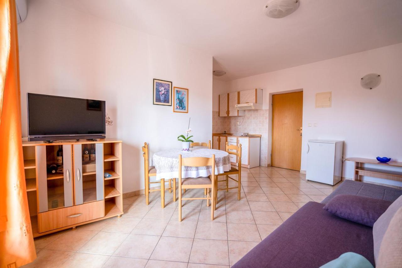 פריבלאקה Apartments Valentin מראה חיצוני תמונה
