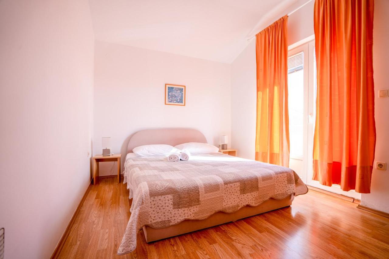 פריבלאקה Apartments Valentin מראה חיצוני תמונה