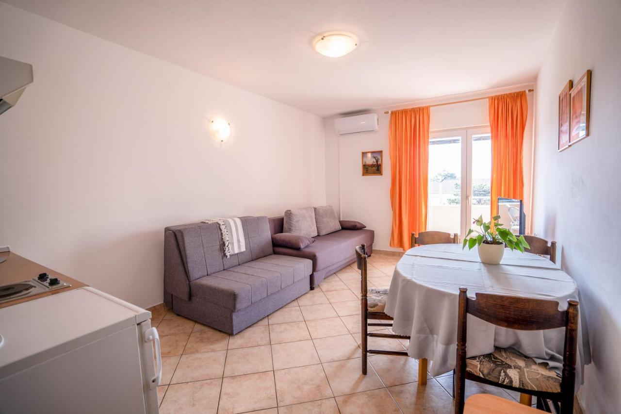 פריבלאקה Apartments Valentin מראה חיצוני תמונה