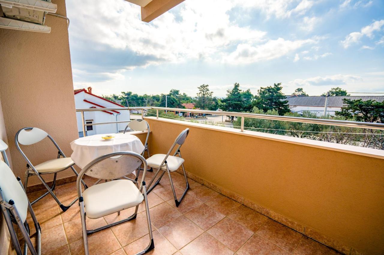 פריבלאקה Apartments Valentin מראה חיצוני תמונה